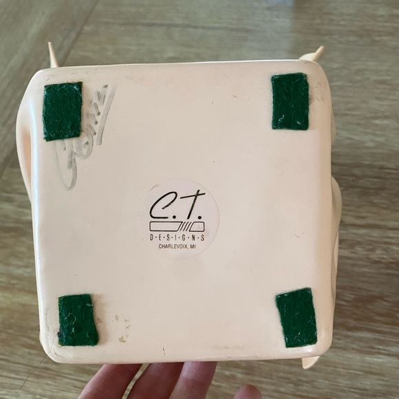 Vintage 1980s C.T. Design’s Pink Plastic Square Tissue Box Holder - Picture 13 of 14